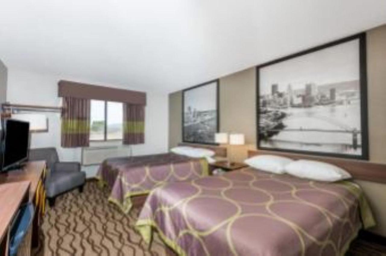 Super 8 By Wyndham Bedford Hotel Екстериор снимка