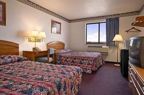 Super 8 By Wyndham Bedford Hotel Екстериор снимка