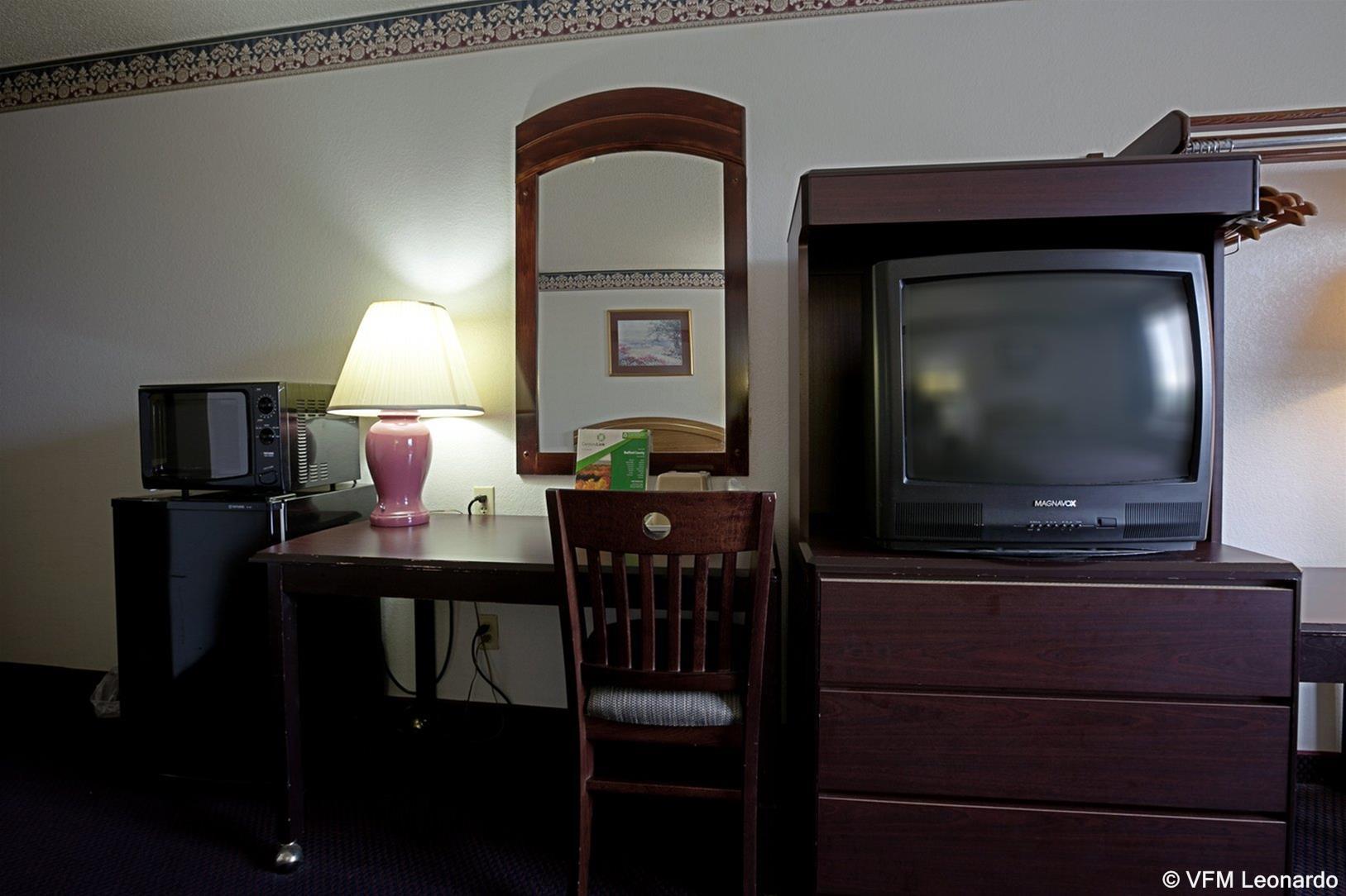 Super 8 By Wyndham Bedford Hotel Стая снимка