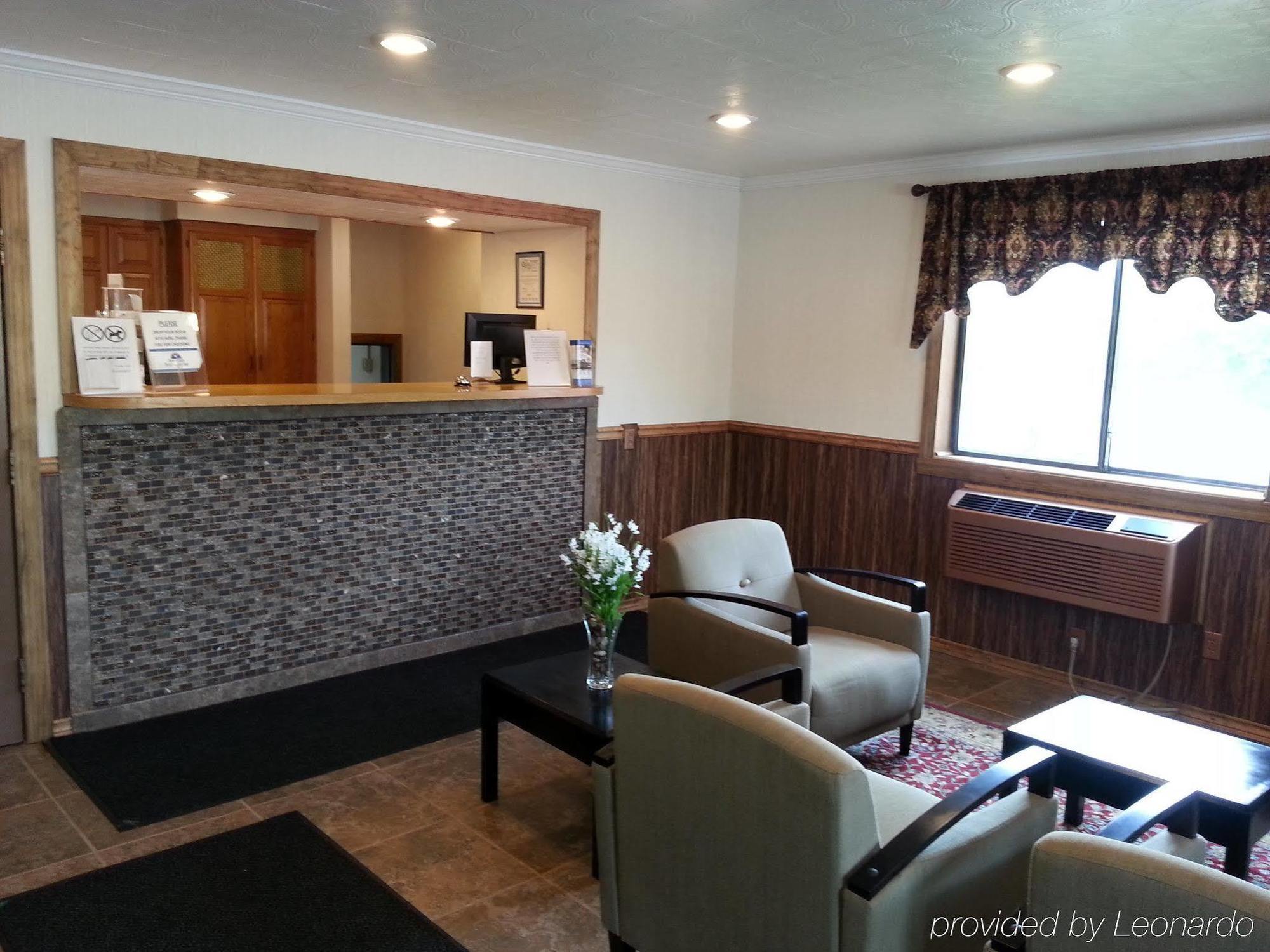 Super 8 By Wyndham Bedford Hotel Екстериор снимка